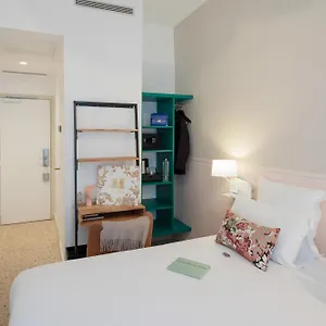 Trendy Canettes Hotel Paris